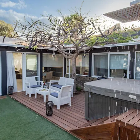 Nyaraló Tetir Black House *