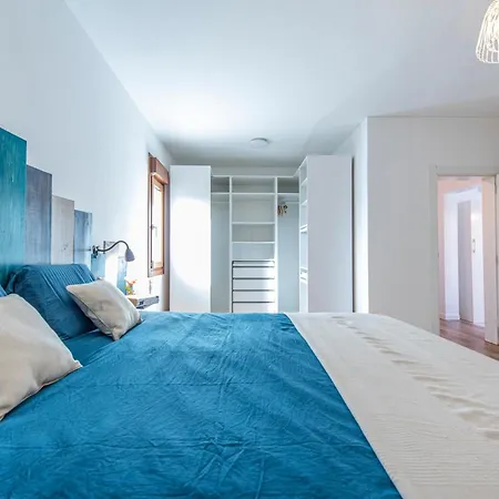 Hébergement de vacances Tetir Black House *