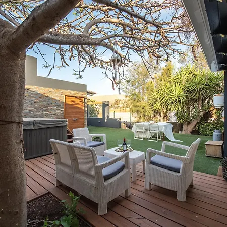 Hébergement de vacances Tetir Black House *