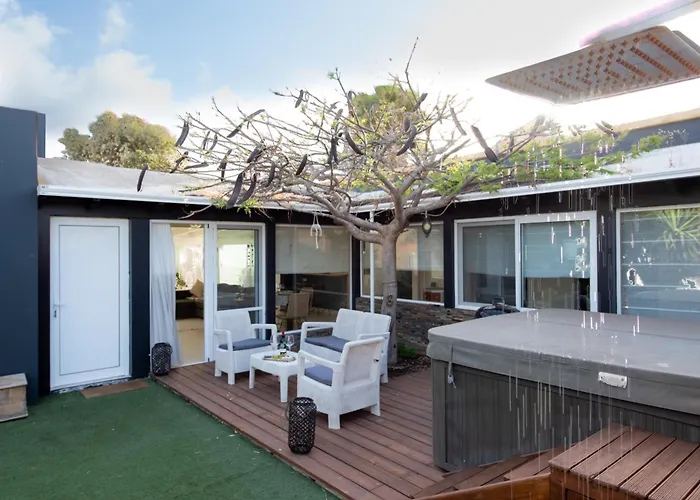 Tetir Black House Casa de Férias *