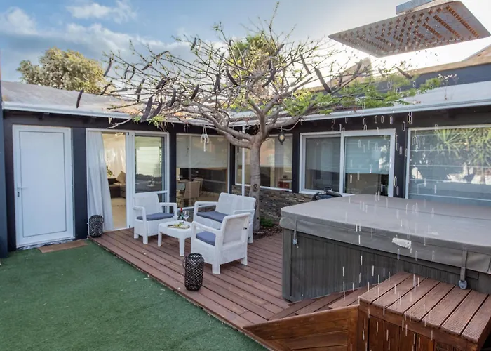 Casa de Férias Tetir Black House *