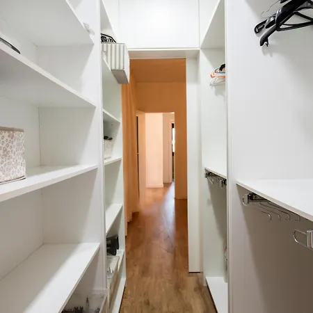 Tetir Black House Ferienhaus *