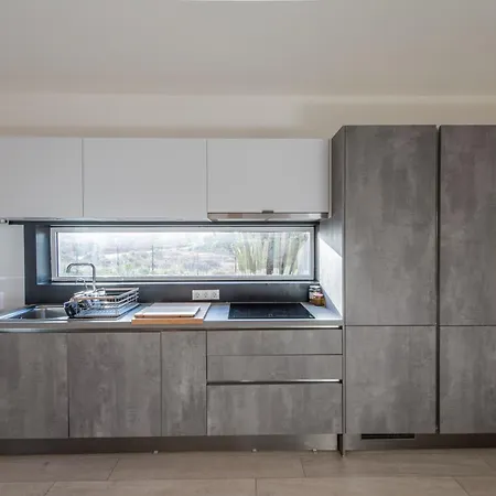 Ferienhaus Tetir Black House